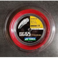 UST- POSE AVEC BG65TI ROUGE YONEX